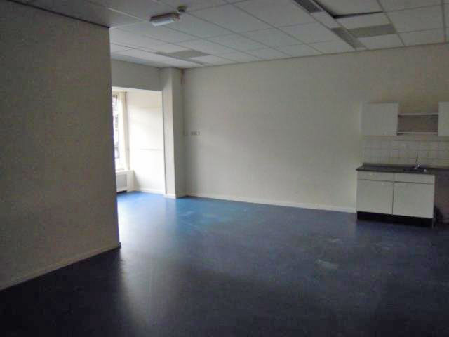 In #Dordrecht hebben wij een #woonruimte beschikbaar. In deze voormalige school krijg je een klaslokaal tot je beschikking en de faciliteiten deel je.

Het pand ligt nabij het Weizigtpark, NS-station en het stadscentrum.

Interesse? Meld je aan via bit.ly/2YuOou2