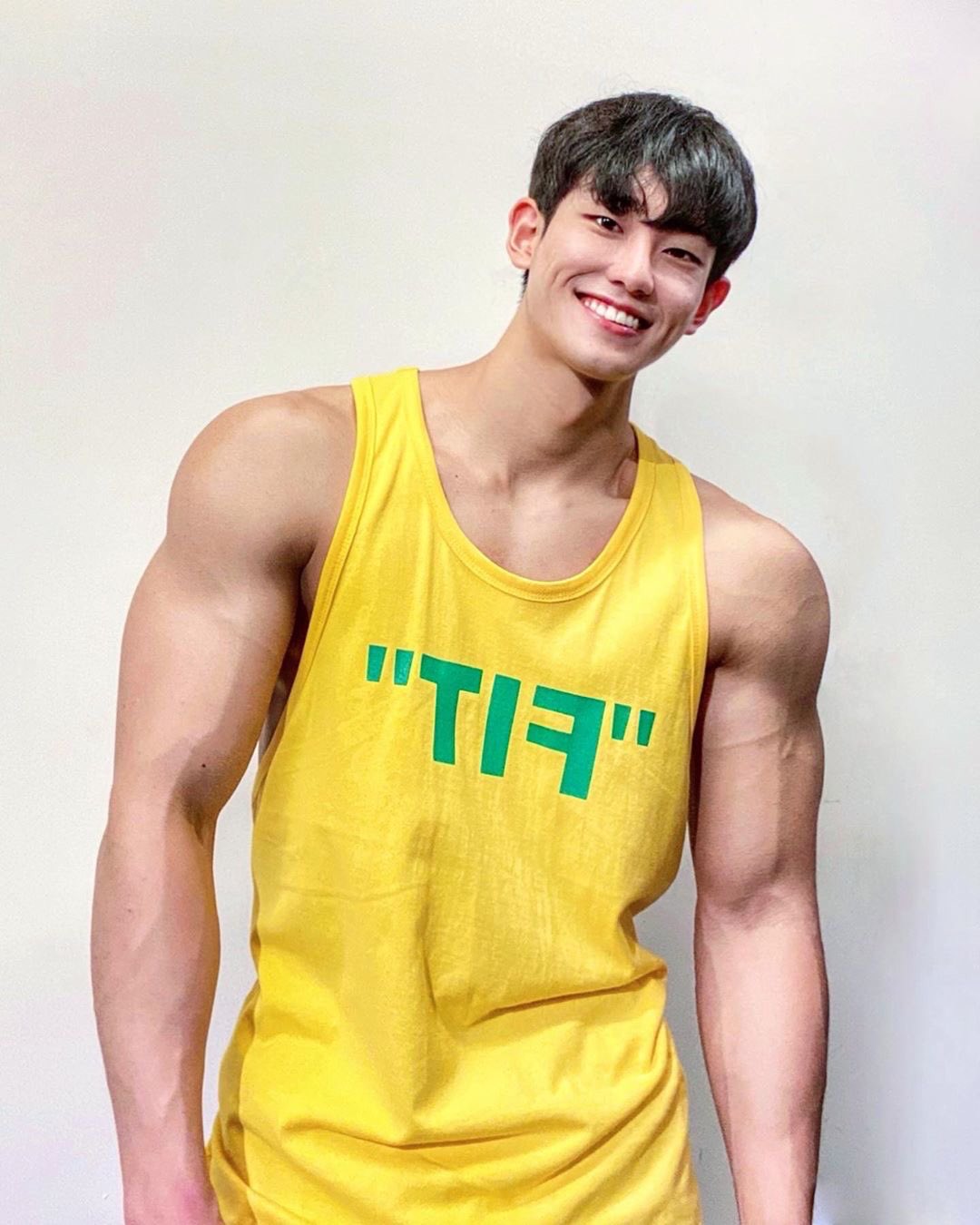 AsianDude on Twitter "Such big broad body frame with a cute small face https//t.co/yV6AXczBUd