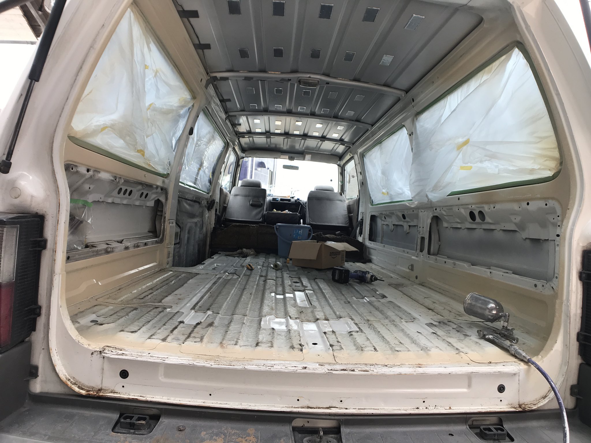 Shun ヤフオクでボロボロのボンゴを購入したのでバンライフ仕様にカスタムしました 車体と車検15万円 カスタム15万円 ポータブルバッテリー中々快適です ファミリーキャンプ バンライフ 車中泊 ボンゴバン オートキャンプ T Co Weum0cy6w4