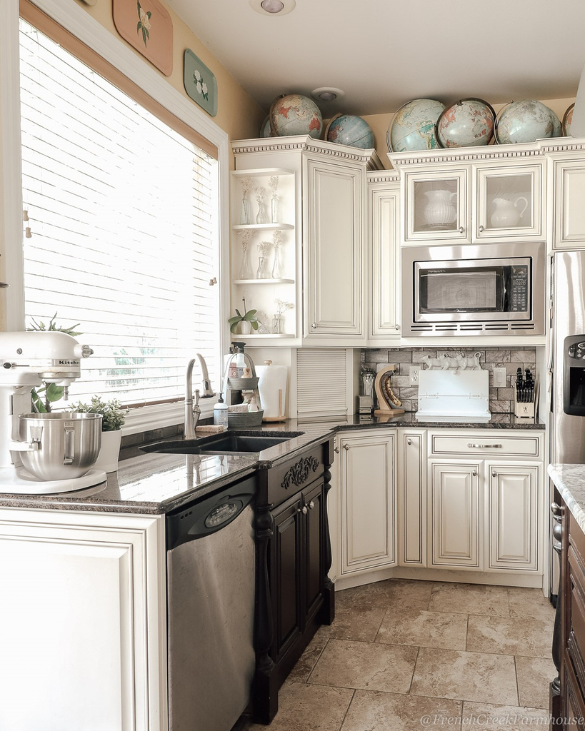 Here’s to starting off the morning with a clean kitchen. And that’ll all be a memory in…3…2….1…... 😂 Who else knows *exactly* what I'm talking about?!
#summerstaycation