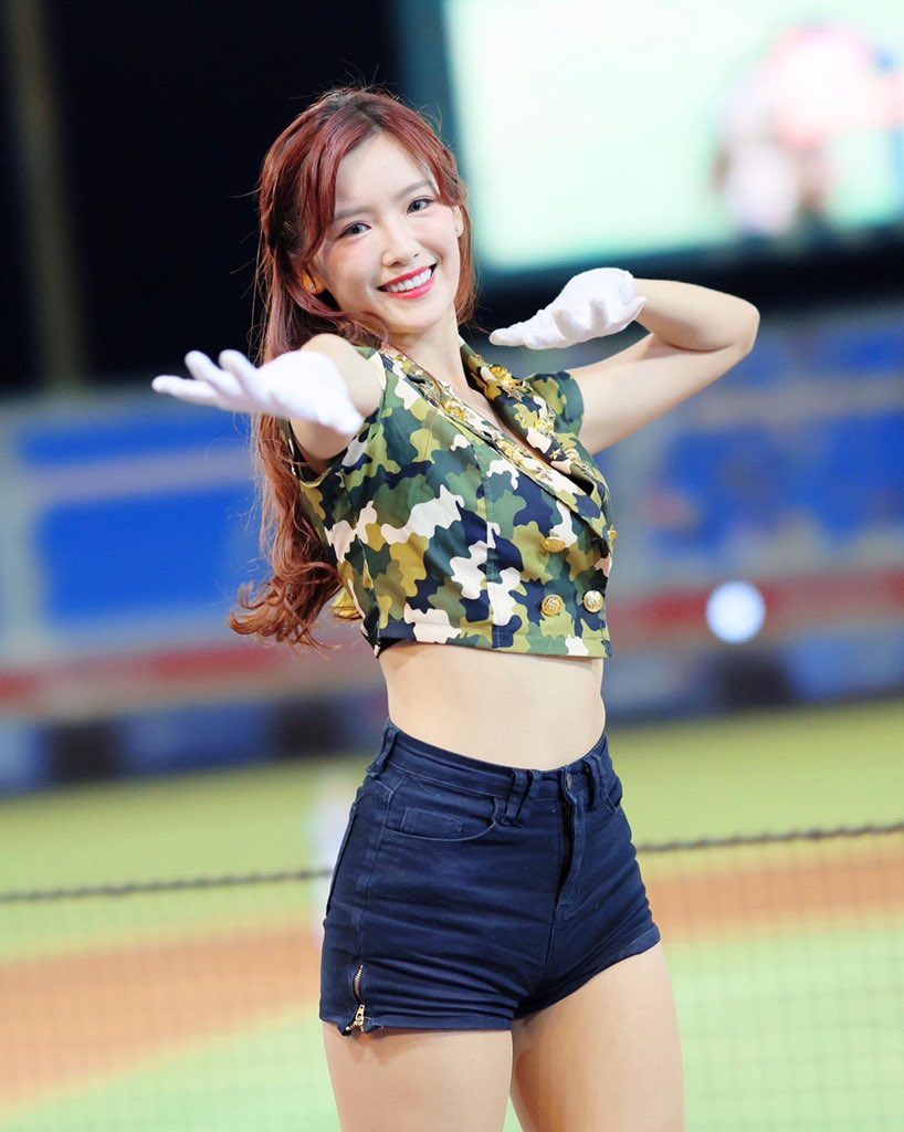 aviva_1028's tweet photo. 💜💜💜
-

#taiwan #中華職棒 #CPBL #桃猿 #cheerleader #baseball #チアリーダー #野球 #RakutenGirls #야구 #치어리더 #楽天ガールズ  #ロッテ #楽天モンキーズ #李恩菲 #菲菲22 #rakutengirls菲菲 #cheerleaders #rakuten #rakutengirls 
#楽天モンキーズ #楽天ガールズ
#チアリーダーズ #楽天 https://t.co/O1W6MF9EG0