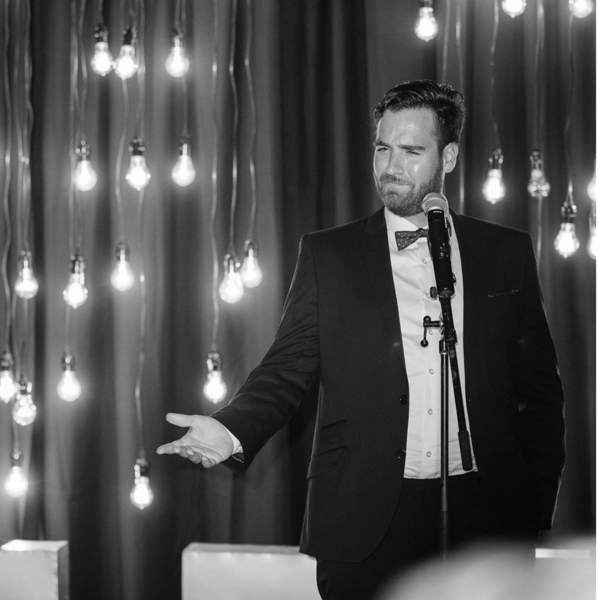 NDZpodcast's tweet image. VOS ANIMATEURS | Mais qui se cache vraiment derrière Nom de Zeus? Les voix suaves de Simon, Amélie et Dominique. Vous allez les adorer! 

Psst! Nom de Zeus est maintenant disponible sur iTunes. Abonnez-vous : ça commence demain!

#podcast #balado #popculture