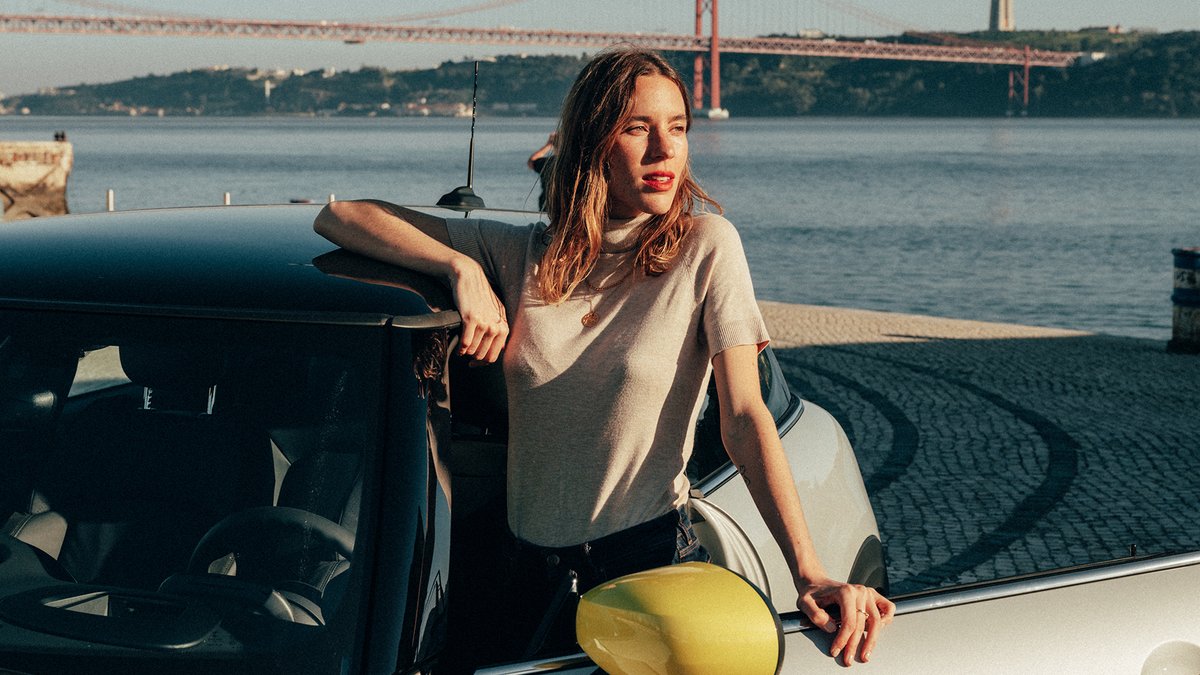 MINI's tweet photo. Nuria Val lives for life's beautiful details – always #ChargedWithPassion. #MINIElectric #TheMINIThings #WhiteSilver  

[MINI Cooper SE: Energy consumption in kWh/100 km combined: 16.8 - 14.8, Fuel consumption in l/100 km combined: 0, CO2 emissions in g/km combined: 0.] https://t.co/sDyNPF1Xg5