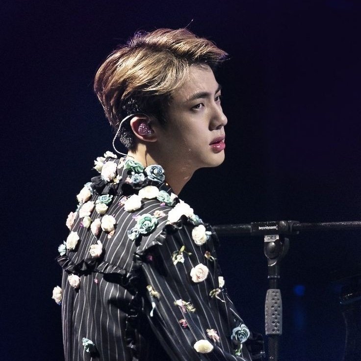 kim seokjin é um artista completo – a thread