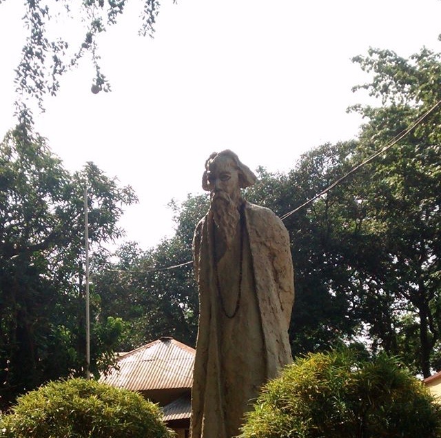 what do you call tagore taking a stroll outside his house? ghairer baire  #sorrynotsorry