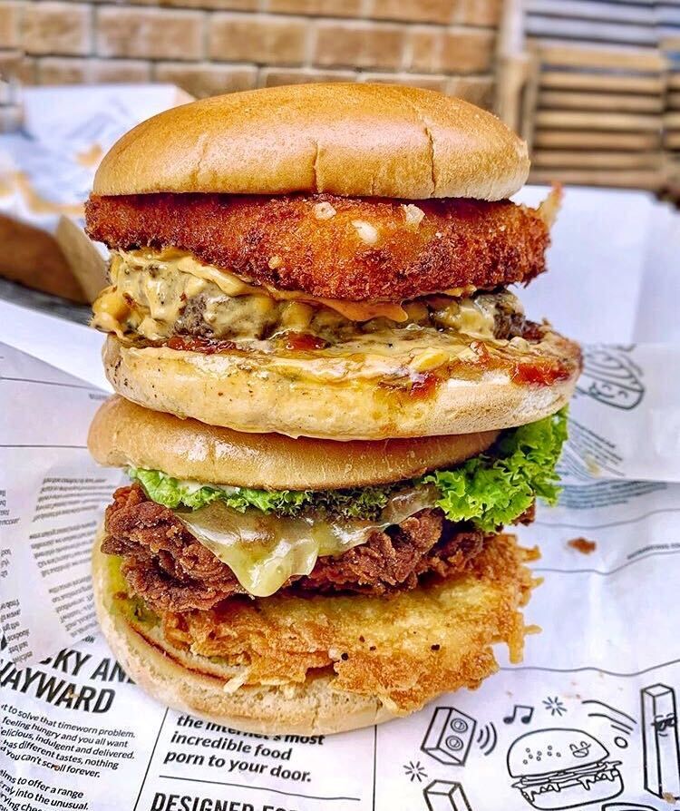 TOP 👆 or BOTTOM? 👇

1) Is your 'thang' is the more cheese, the better? 🧀
2) Or would a homemade crispy hash brown to give that extra *CRUNCH* really seal the deal for you? 🥔

End up answering with a 🧀🥔? Why not create an awesome burger tower just like @girlwhobrunches! 📸