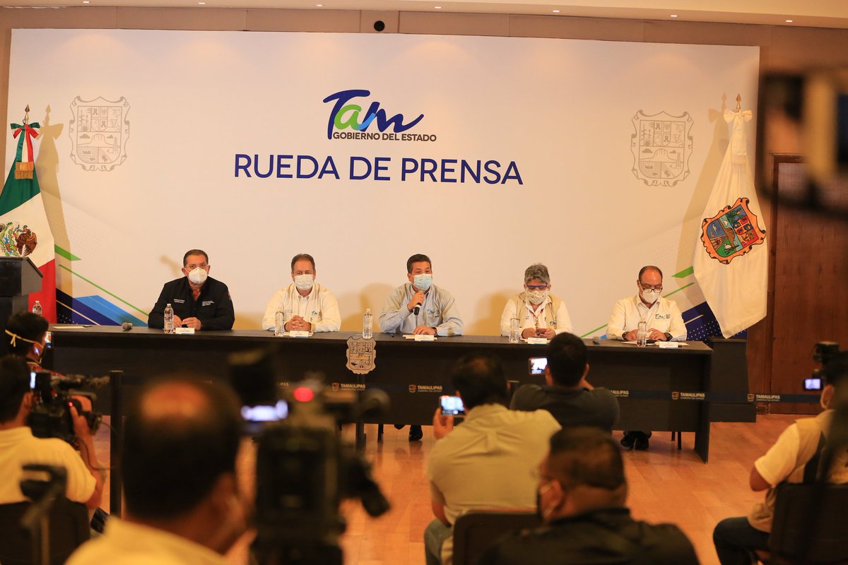 fgcabezadevaca's tweet photo. En Palacio de Gobierno, llevamos a cabo una conferencia de prensa para informar a l@s tamaulipec@s sobre las acciones que se llevan a cabo ante la pandemia, el regreso a clases y sobre desarrollo económico, en el contexto del #COVID19, entre otros temas. https://t.co/fscgwuVOd1