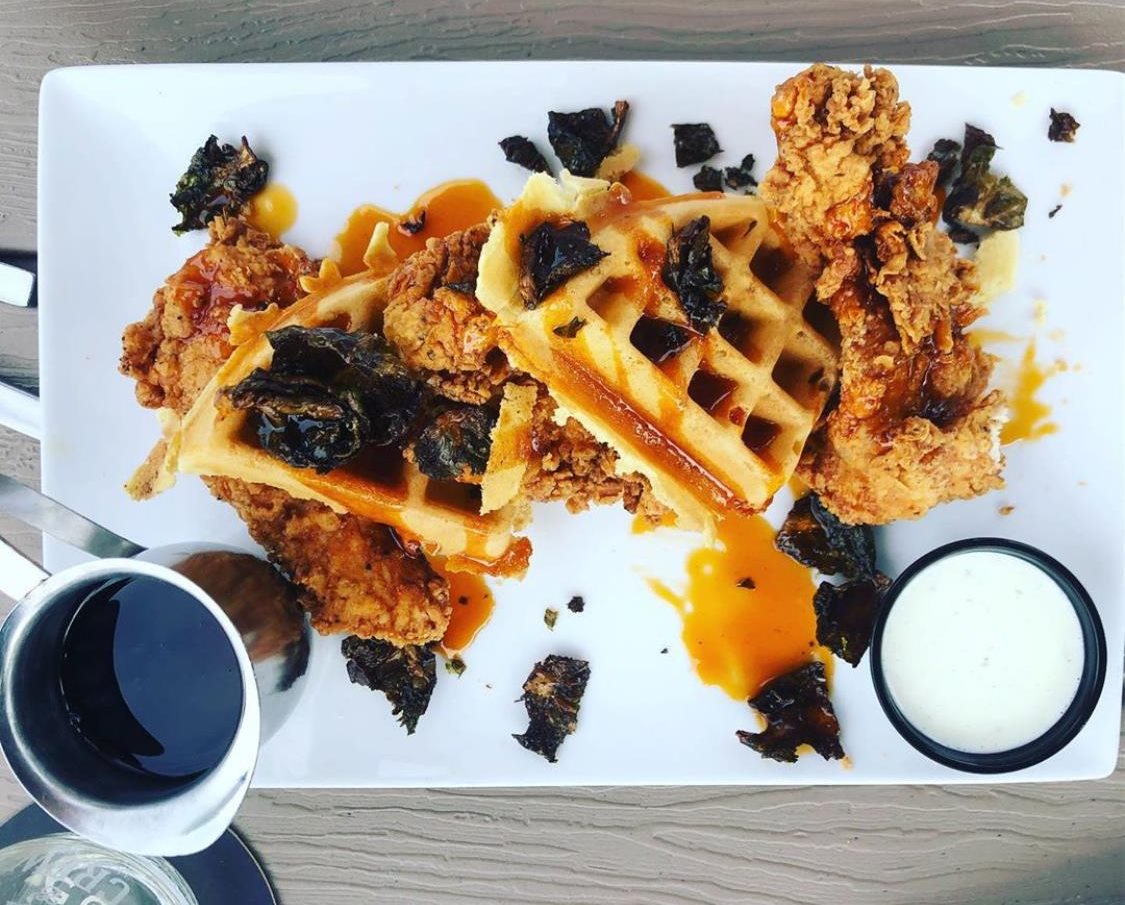We couldn't let National Waffle Day go by without giving a shoutout to The Block SLP for their Chicken and Waffles brunch yesterday.  Yum Yum!   <a href="/theblockslp/">The Block SLP</a>  
📸; <a href="/kaybaybay444/">Kailin Hurinenko</a> via Instagram
#waffle #waffleday #brunch #friedchicken #minnesota