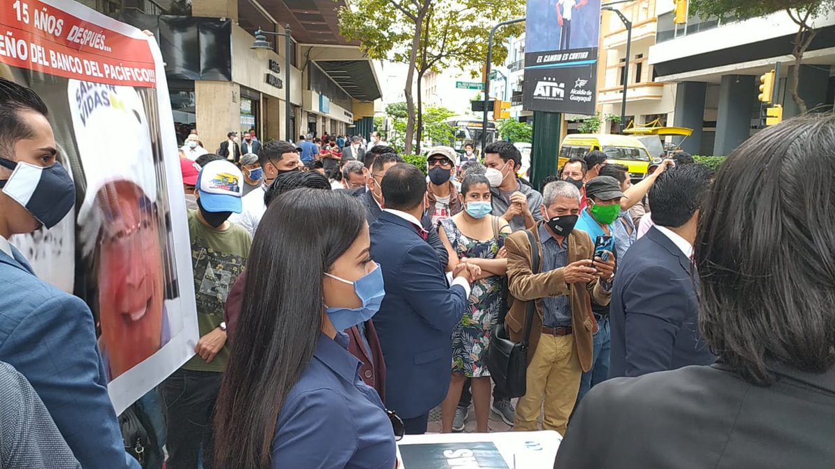 PedritoExtranja's tweet photo. Gracias a todas las 627 personas que firmaron junto a nosotros la denuncia contra la venta secreta del Banco del Pacífico. 
Sin un solo centavo, que se haya movilizado tanta gente nos da fuerzas para seguir en esta lucha. https://t.co/KPOenkHE9r