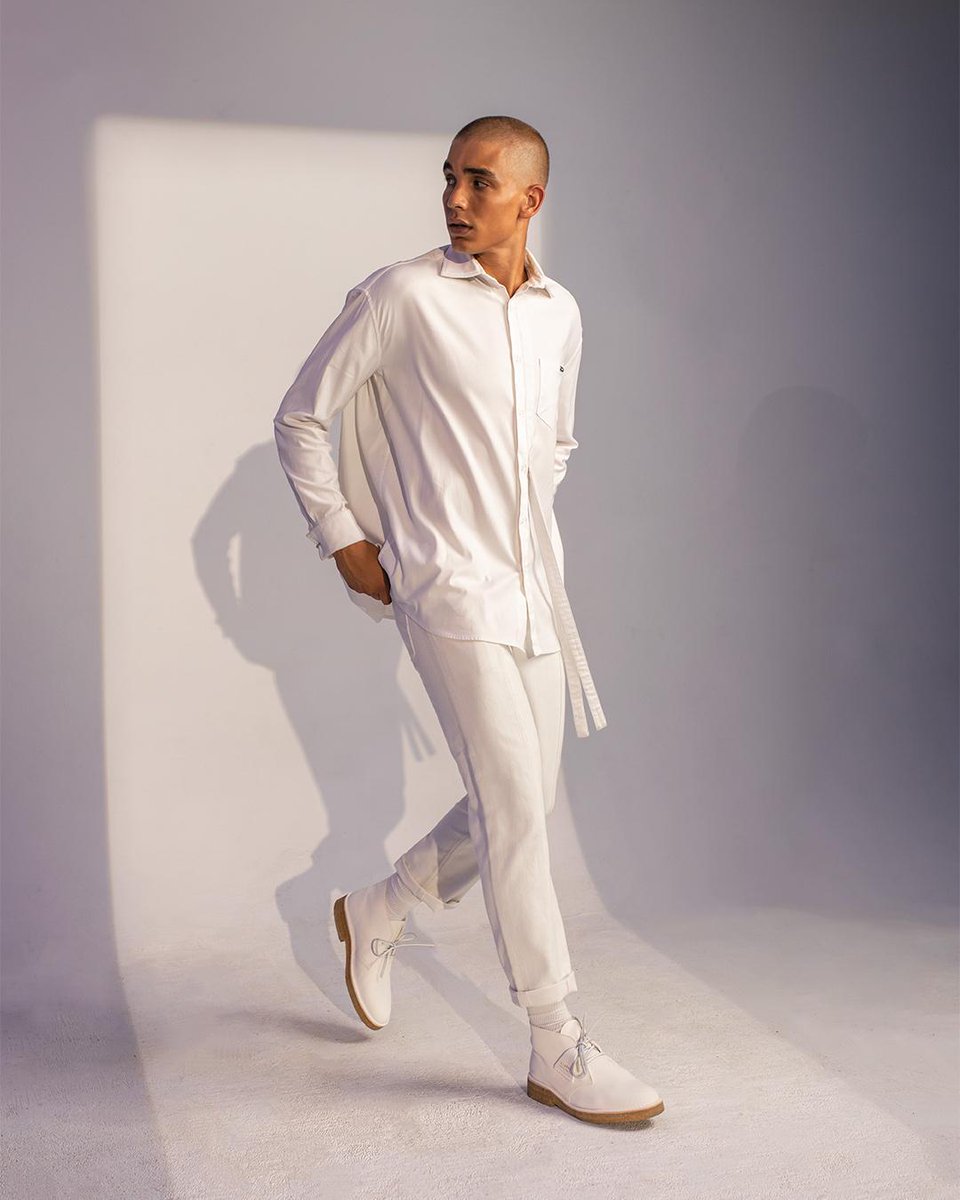 highsnobiety's tweet photo. Clarks Originals unveils the updated Desert Boot 221 made from chrome-free suede that’s both stain & water-resistant:
https://t.co/8RInhak2Sn #ad #DesertBoot70 https://t.co/AvYy7RP5P6
