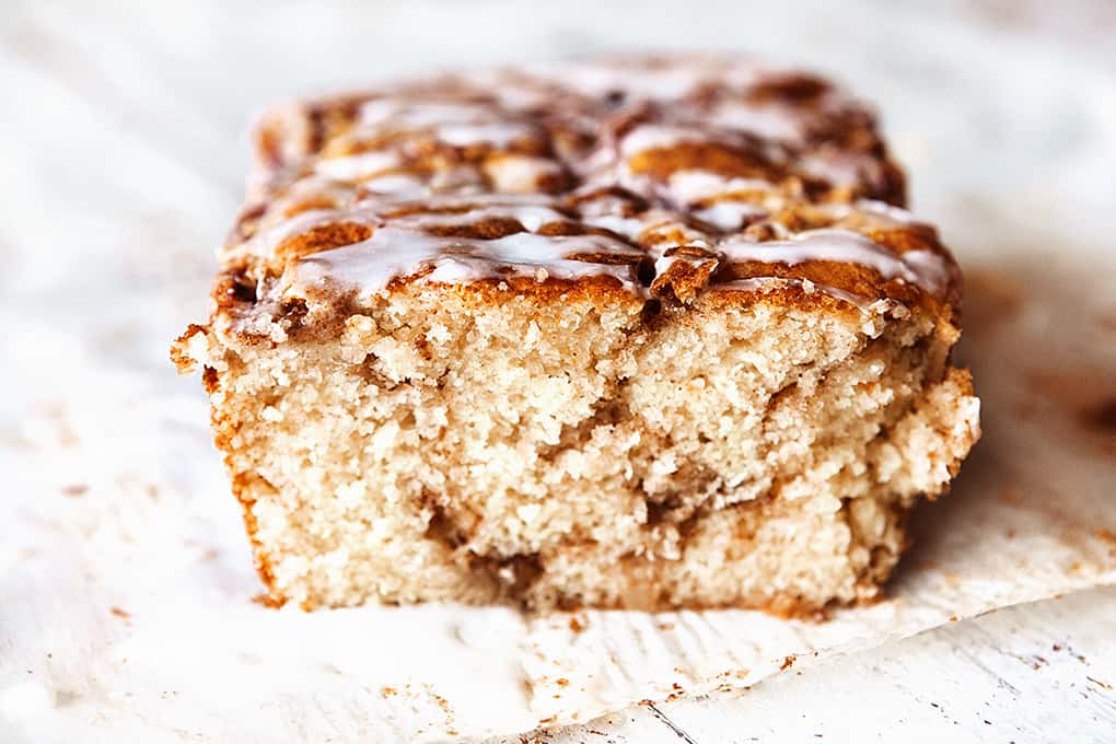 TaraNoland's tweet image. Allison of @somethewiser brings us this irresistible Apple Fritter Bread today. It's perfect as a sweet breakfast bread or a dessert loaf. #recipe #applefritterbread #applebread #apples #fall #breakfast #dessert #quickbread noshingwiththenolands.com/apple-fritter-…