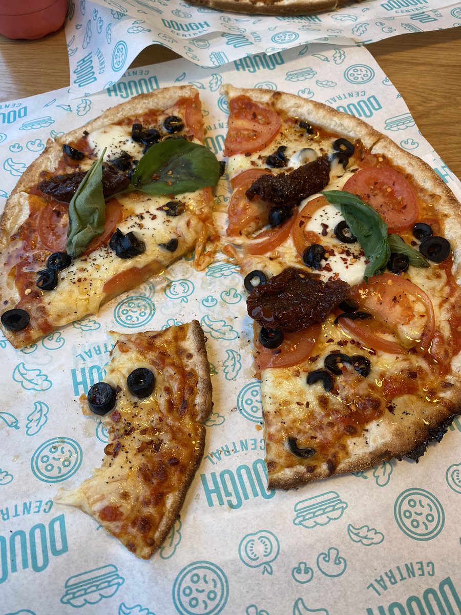 zahid_neelam's tweet photo. And now for some sourdough pizza!! Absolutely delicious from #doughcentral https://t.co/vztKGxfwNU