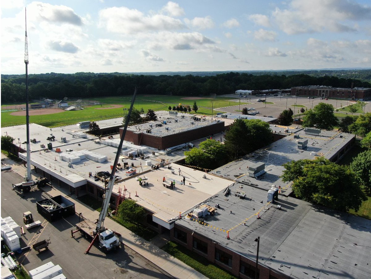 RT3_ThinkTank's tweet image. RT3 member Elmer W. Davis Roofing installing a new roof on Victor Central School District in Victor, NY. 1200 squares Carlisle EPDM fully adhered system.#nationalroofingweek #signatureprojects