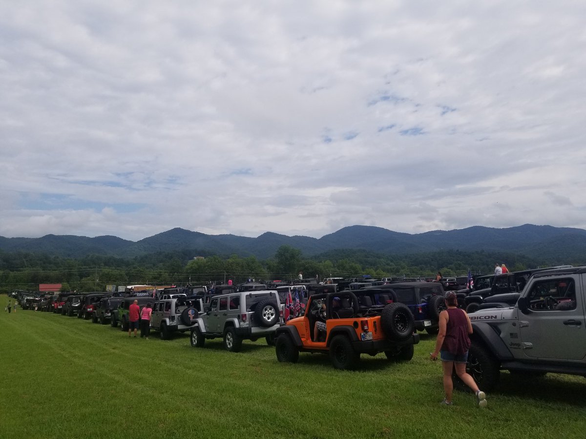 Jeepin' The Cove after Jeep Invasion this weekend.  Nothing quite like the Smoky Mountains ❤ #smokymountainjeepinvasion #jeepinthecove #homesweethome #easttennessee #jeeplife #jeepher #jeepgirl #jeepsysoul pic.x.com/lk50qnqkzu