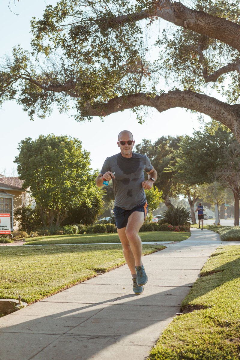 clubrunwithus's tweet photo. It's..... #MOTIVATIONMONDAY ๐คฉ Spicing up your steady sweat sessions with speed will wake up your mojo. Numerous studies have proven that those who integrate intervals into long runs enjoy it moreโand might even get fitter faster. #RunWithUsPasadena https://t.co/JkejdMG4MX