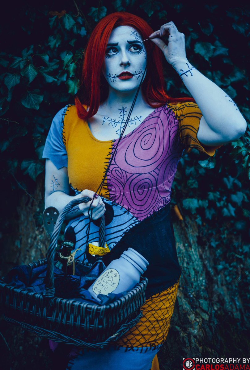 Disney cosplay tweet media