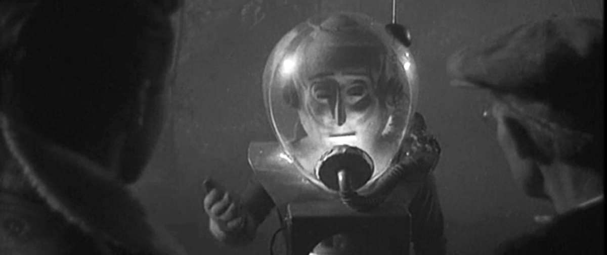 30. EL SER DEL PLANETA X (1951)Si alguna vez queréis odiar al ser humano, esta película es un buen comienzo. Una modesta pero sugerente revisión de la parte humana de Frankenstein con un alienígena perdido que no entiende por qué la gente es tan cruel y le tiene tanto miedo.