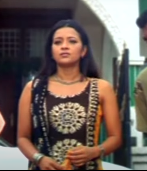 special appreciation post for Reema Sen's Salwars throughout the film. lowkey wish I had those aesthetics