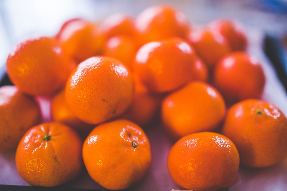 Mandarina EncoreSu cáscara tiene un color muy brillante y es fácil de pelar.Puede tener manchas en la cáscara.La pulpa es dura, de color anaranjado y con muchas semillas.