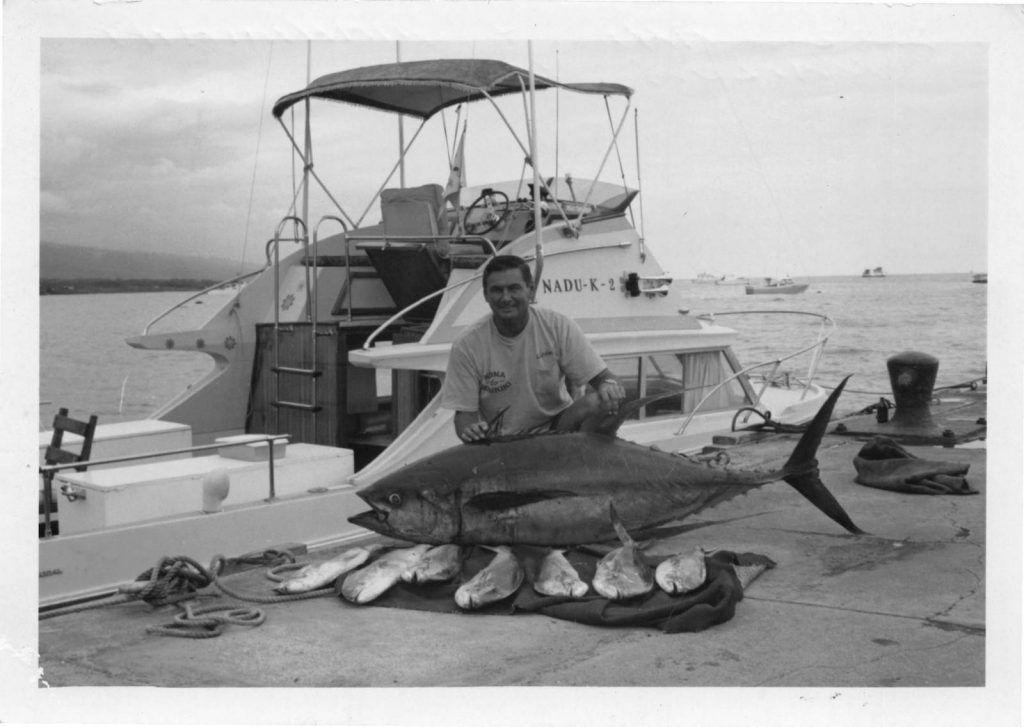 ilind's tweet image. Celebrating Duke's 130th Birthday with a photo of my dad, John M. Lind, with Duke's boat, the Nadu K-2. My dad bought it from Duke's estate and fished regularly for nearly another four decades. #DukesDay2020