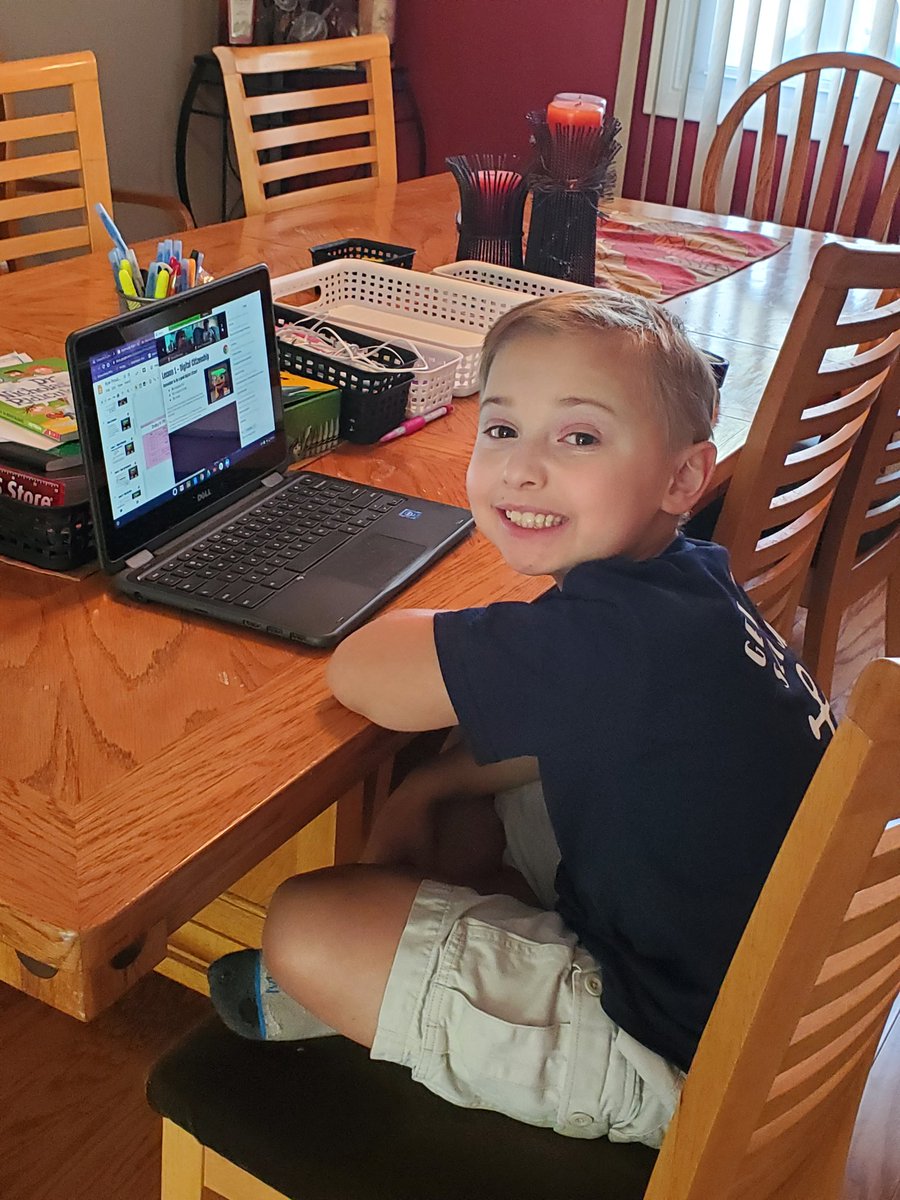 ErikaP226's tweet photo. V-Learning is going even more amazing than we anticipated!! I am so thankful for our amazing Fox Teachers!! AND thankful that our Zoom meetings are popping right up. @Lenzini_fox #FoxRocks #TeamFox #54FirstDay https://t.co/9qwpMsk6z4