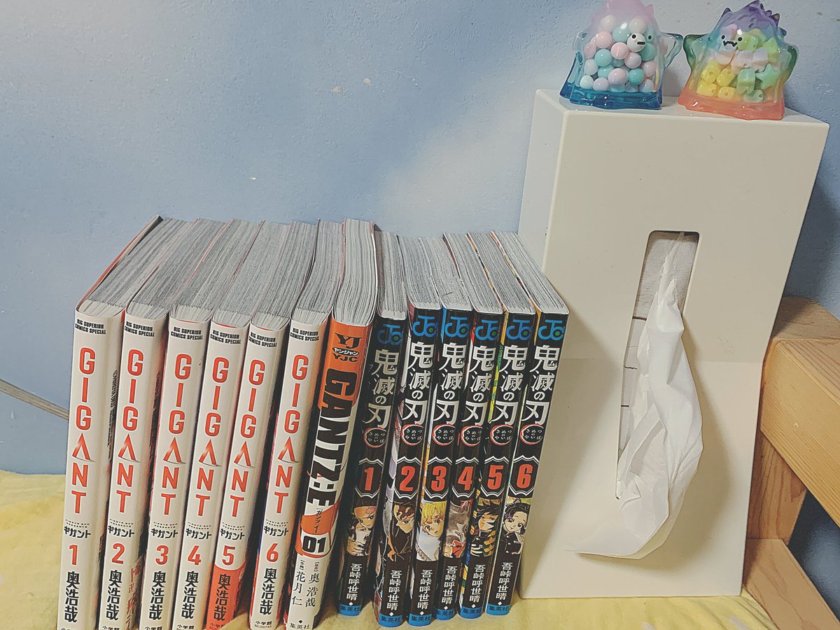 Yuki ө Gigant1巻から読み返そうと思って 鬼滅の刃も買った分枕元に並べた 寝る前に漫画読むの好きなんだよねー昔からw 鬼滅の刃 裏表紙のあらすじ見ると たぶん6巻までがアニメで見た分の話なのかな 21巻まであること考えると完結まですごい Yuki ө Gigant1巻から読み返そうと思って 鬼滅の刃も買った分枕元に並べた 寝る前に漫画読むの好きなんだよねー昔からw 鬼滅の刃 裏表紙のあらすじ見ると たぶん6巻までがアニメで見た分の話なのかな 21巻まであること考えると完結まですごい