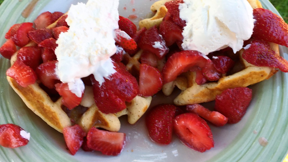 DragonFlyMC's tweet photo. Happy National Waffle Day!😋How do you dress your waffles? My favorite is Belgian waffles with #butter, #strawberry, #whippedcream, &amp; #agave! PS Make them Gluten Free with @PamelasProducts
#Monday #Mondaymood #Mondaymorning
#nationalwaffleday #waffle #glutenfree #Breakfast #yummy https://t.co/oUMVKlbfCV