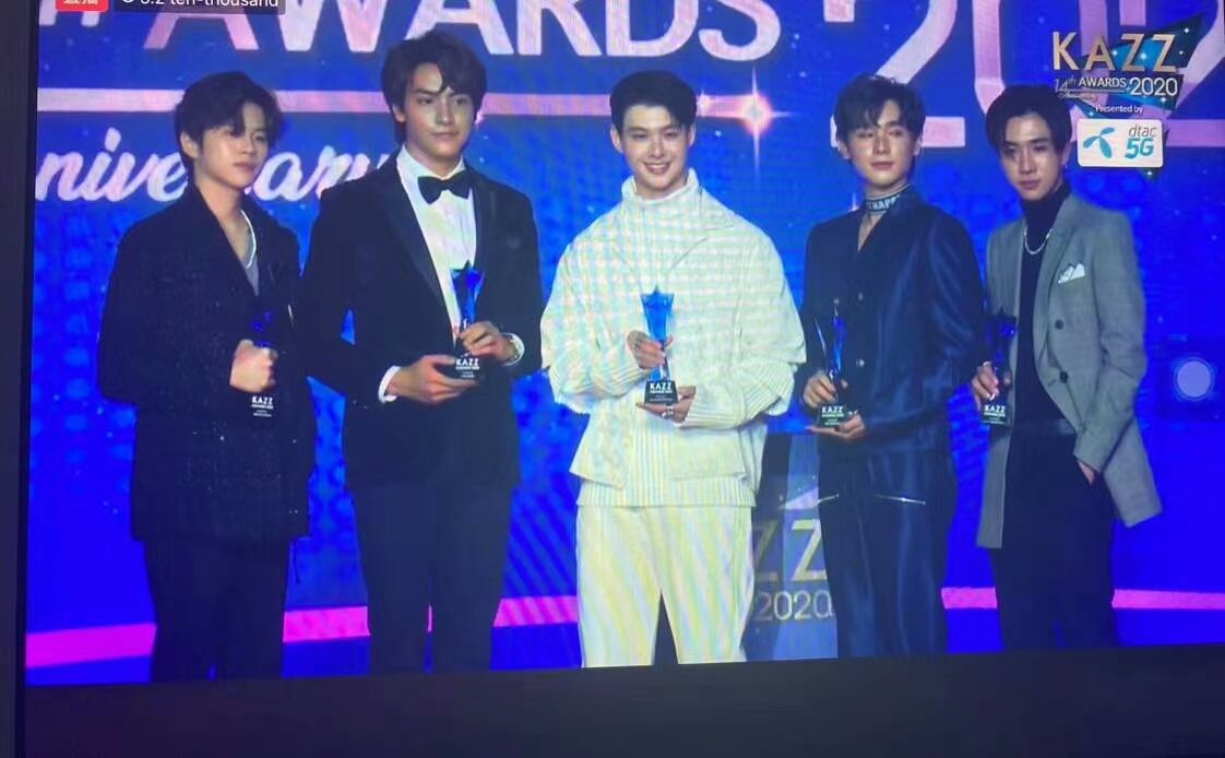 perthsaintsisi's tweet photo. Looking forward to it for a long time, they are finally in the same box😭😭😭
perthsaintForever🖤❤️🐯🐉
#เจอกันบนจออีกปี https://t.co/VtPl1KEBAa