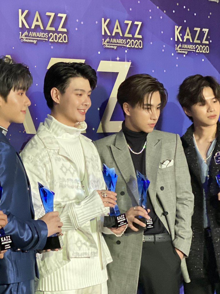 EleVenPinSon's tweet photo. lets do it, lets do it, PerthSaint still my love 
🖤❤️

cr.logo/owner
#เจอกันบนจออีกปี
#KazzAwards2020 https://t.co/NVqzhrgT1v