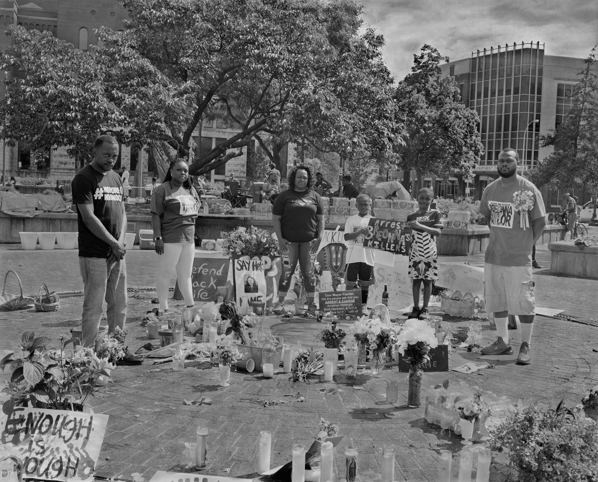 Breonna Taylor’s Uncle, Aunt, Mother, Cousins And Family Friend, Tyrone Bell, Bianca Austin, Tamika Palmer, Austin Ellis, Jayden Grant And Deon Ellis Visiting The Breonna Taylor Memorial In Jefferson Square Park, Louisville, KY. http://vntyfr.com/FbVGT9U 