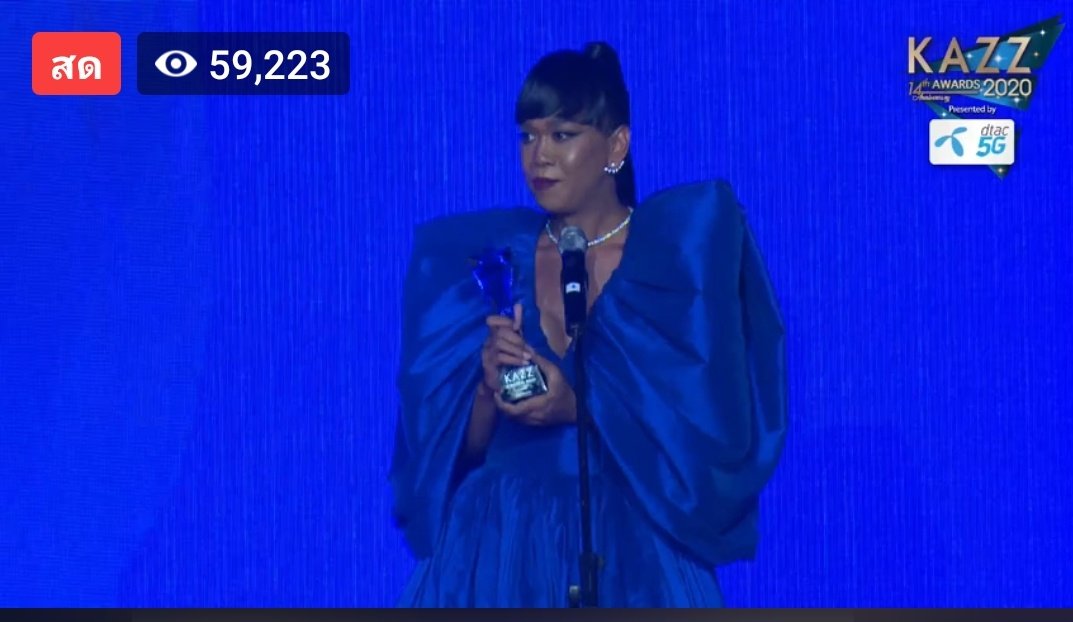 Jackhangu's tweet photo. Jennie say thank you to give her award Popular women of the year 
On behalf of LGBTQ 

#KazzAwards2020xdtac5G https://t.co/ONgX40Wncd