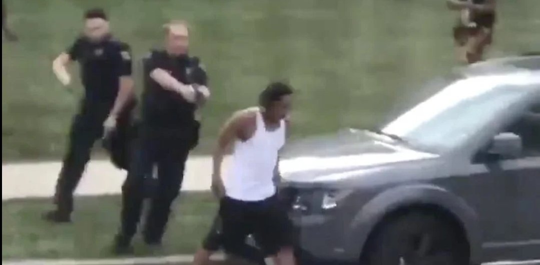NuBlackVision's tweet photo. Video Shows Wisconsin #GangInBlue Shooting 29yr Old Black Man #JacobBlake In The Back 7 Times As He Attempted 2 Get Into His Car!
https://t.co/PwKe1vzHVw https://t.co/qPNMh8dZuG