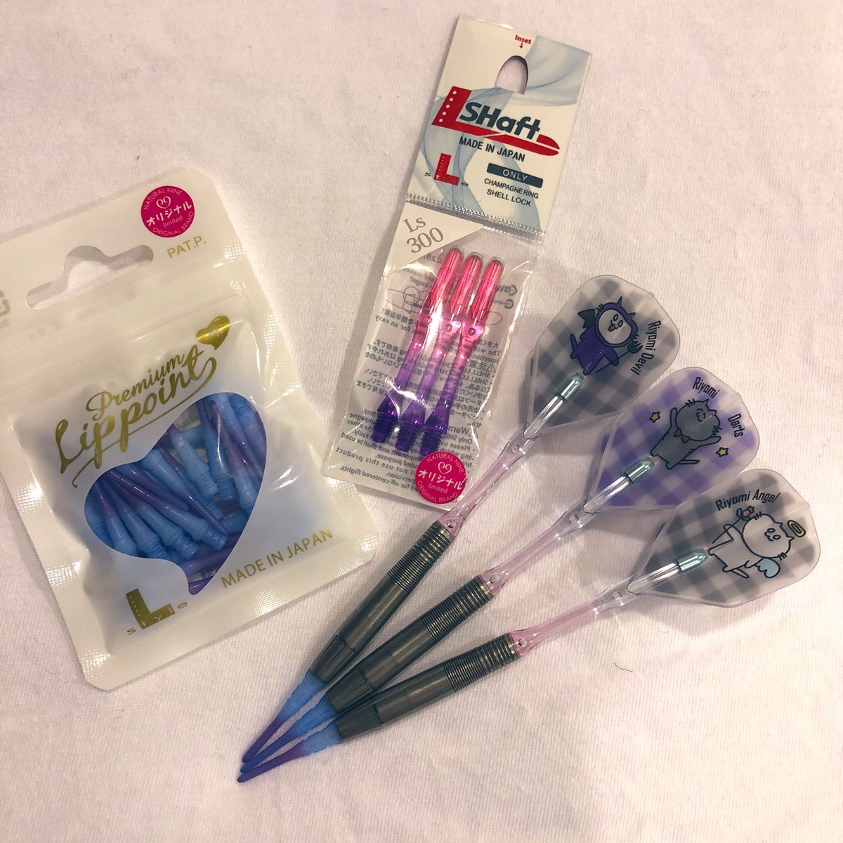 みさちう 今日は池袋のダーツショップ ナチュラルナイン さんに行ってきたよ どれ買ったら良いのかわからなかったから店員さんに聞いて シャフト シャンパンリング チップを可愛いやつに かわいいのいっぱいあったからまた今度いこーっと ダーツ
