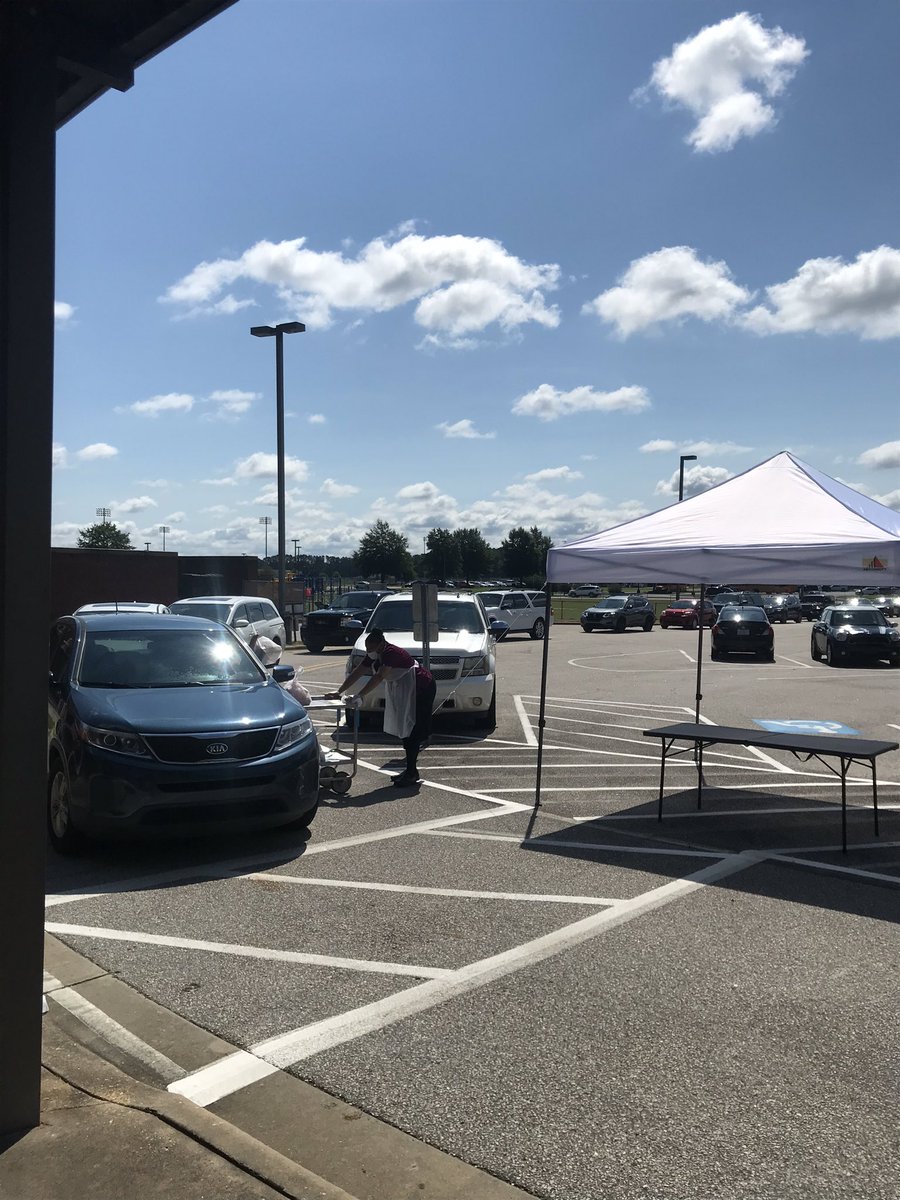 StpesElem's tweet photo. See what’s cooking @StpesElem. Meal distribution daily from 11:00-12:30. #CCSSmoothStart https://t.co/pqpycVE17N