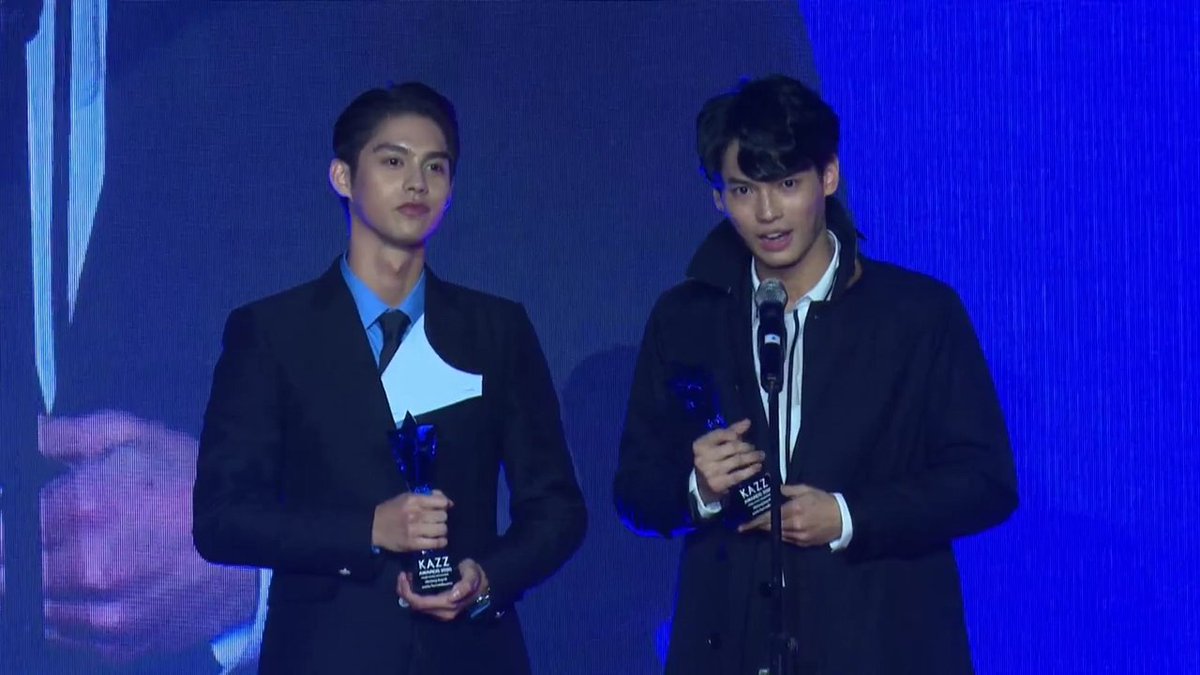 Piggaboo3's tweet photo. พ่อเทพบุตรทั้งสองฮือออ เก่งมากๆเลยค้าบคนเก่งงง #KazzAwards2020 #bbrightvc #winmetawin #ไบร์ทวิน https://t.co/P0Te6lZv8r