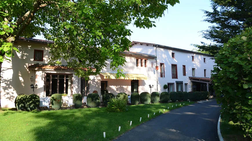 JEU A l'occasion de l'émission #Les100Lieux qu'il faut voir dans en Haute-Loire dimanche prochain sur @France5tv un séjour au Clos St Eloi, the Originals Relais à gagner cette semaine en partenariat avec <a href="/weekendesk_fr/">Weekendesk France</a> francebleu.fr/vie-quotidienn… #CetetejevisitelaFrance