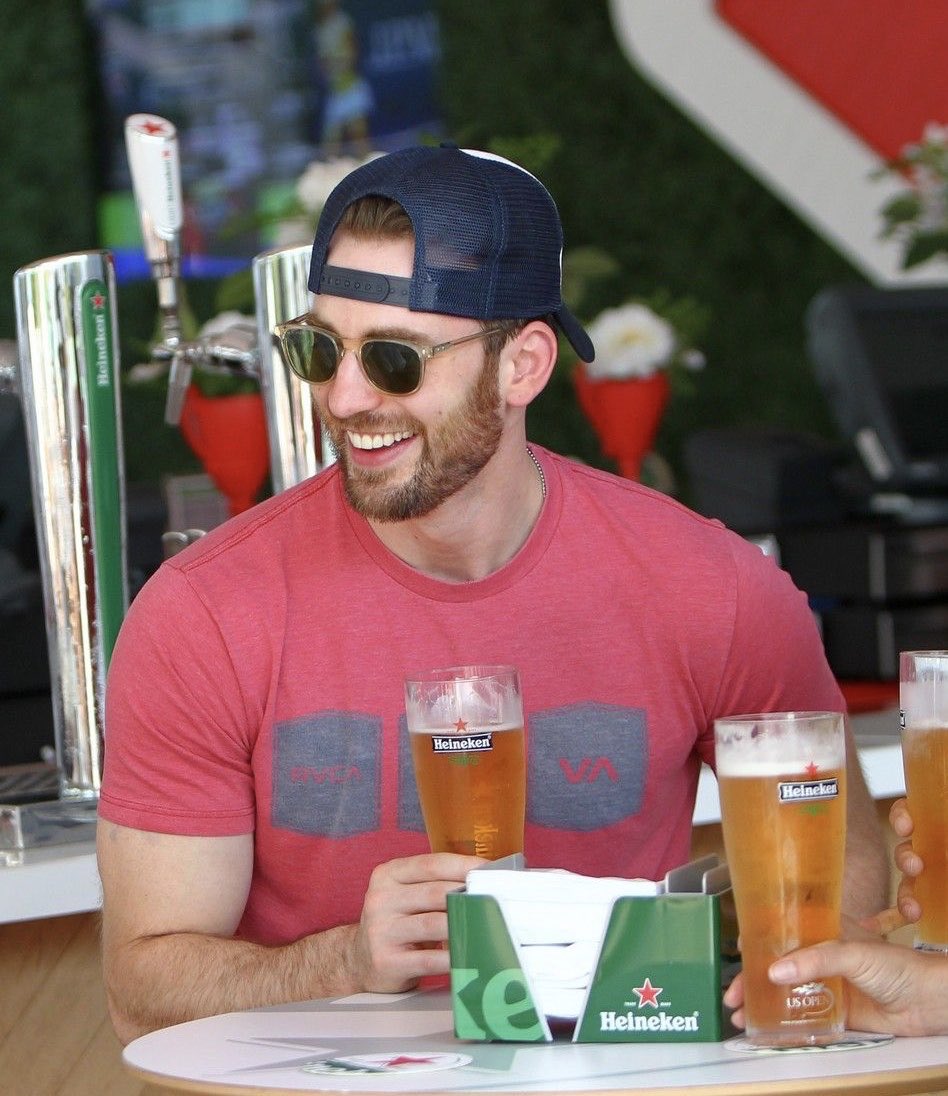 how chris evans characters would respond if you asked them to hold your drink at a bar while you went to the toileta thread