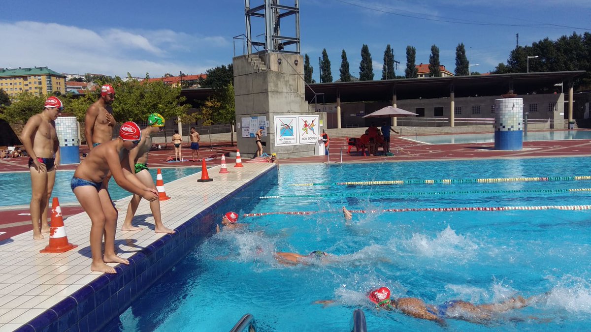 sar_santaisabel's tweet photo. Hoxe no Campus Sar recibimos a visita dos integrantes do Club de Natación Ciudad de Santiago, que ofreceron aos rapaces unha interesante charla, seguida dunha exhibición na piscina 🏊‍♀️ #CampusSar #natación #SomosmultiusoS #SantaIsabel https://t.co/uvBvDZYW8K