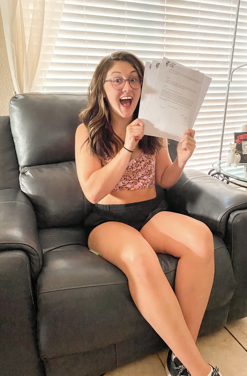 G_Bright2's tweet image. You guys are looking at a professional basketball player!! Nothing but God in this weird season of life we’re in! Portugal here I come! ✈️