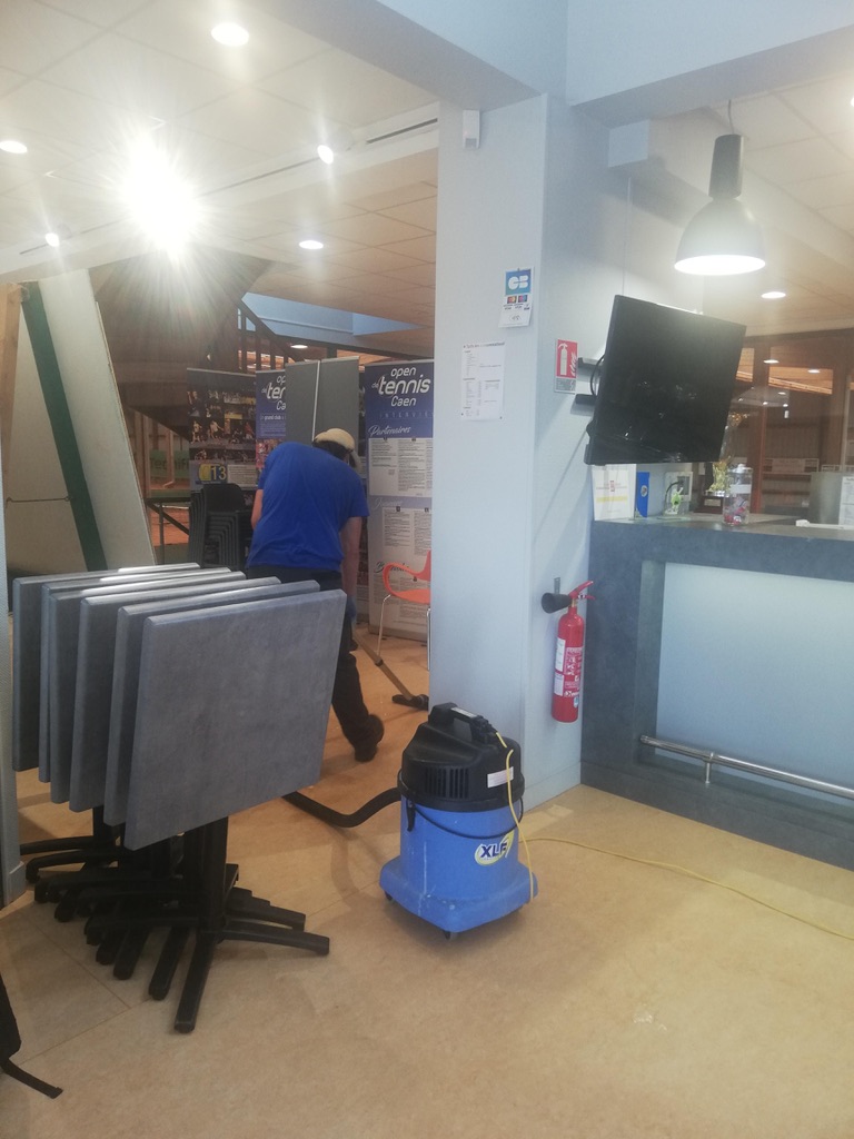 #Presse 📰
La semaine dernière, les salariés du #GEIQ Propreté Normandie ont changé de lieu de formation ! Le <a href="/tennisclubcaen/">Tennis Club de Caen</a> de #Caen nous a accueilli pour une remise en état complète de leurs locaux. Une belle journée de mise en pratique pour nos équipes ! ✅