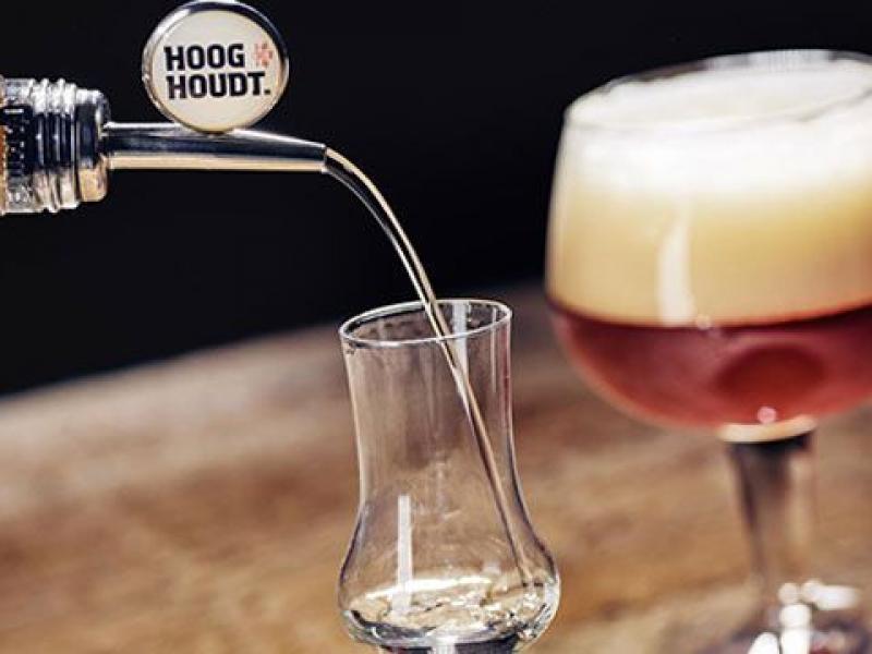 Guess Who's Coming to .... Jeneverfestival@home? Voor de kopstootproeverij komen Smaakexpert <a href="/laurensspeek/">Laurens Speek</a> van <a href="/hooghoudt/">Hooghoudt</a> en @jeneverproever  van @Bierhuisdeklomp . Heleen en Laurens  combineren bijzondere bieren en jenevers.
Meedoen? 
jeneverfestival.nl/programma1.html