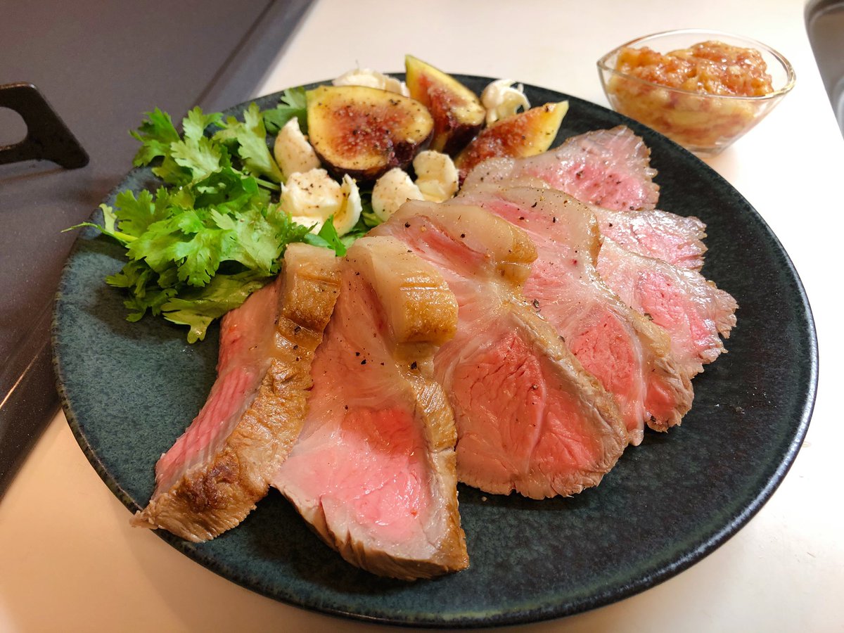 おりえ 綺麗にピンク色に仕上がった ワインビネガーに漬け込んだ豚肉を無花果のソースで食べるというめちゃくちゃ美味いものを作った
