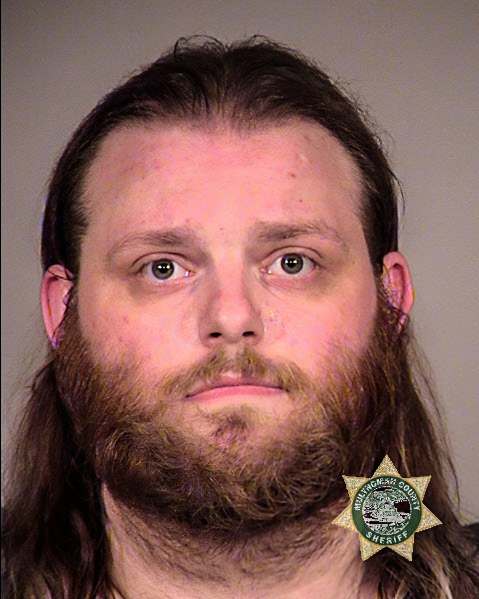 Joshua McVay, 26, of Corvallis, Ore., was arrested at the  #antifa riot in Portland. He's charged w/felony assault of an officer, resisting arrest & more. He was quickly released without bail.  #PortlandRiots  #PortlandMugshots  http://archive.vn/8oizn   http://archive.vn/76095 