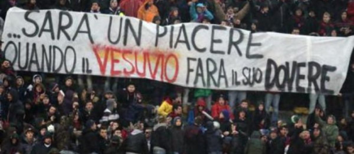 Joshuatree Il Massimo Che Hanno Fatto I Tifosi Del Napoli Accolti Con Striscioni Vergognosi Il Meno Pesante Benvenuti In Italia E Stato Quello Di Scrivere Su Uno Striscione Giulietta E