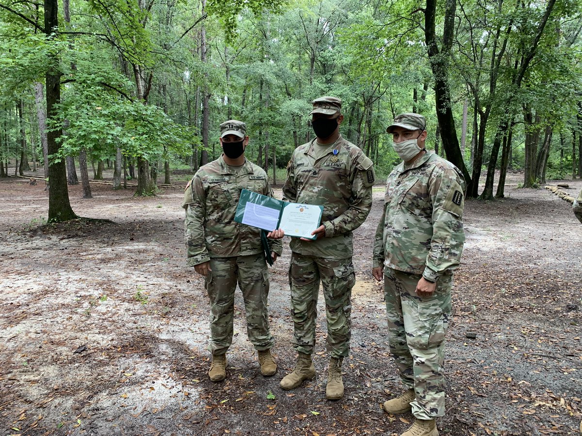 piflynn9's tweet photo. #recognizeexcellence this morning as we say farewell to 3 @USArmyReserve drill sergeants that trained some future IN Soldiers over the past 5 weeks! 2-377th our of NE and 1-330th from IN. #stayoffthebench
@FortBenning @197SLEDGEHAMMER https://t.co/2e3ON3uySD