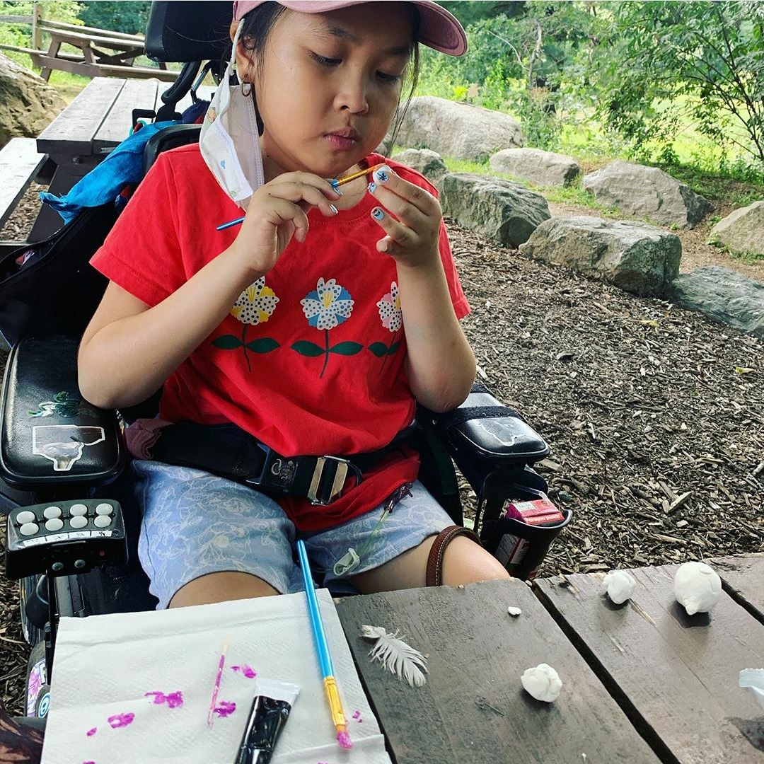 "We brought #clayart to the park to make some beads for her necklace." Combining art with the outdoors is a classic Girl Scout move! <a href="/rollingwithsma/">rollingwithsma</a> <a href="/girlscouts/">Girl Scouts</a> #gsoutdoors