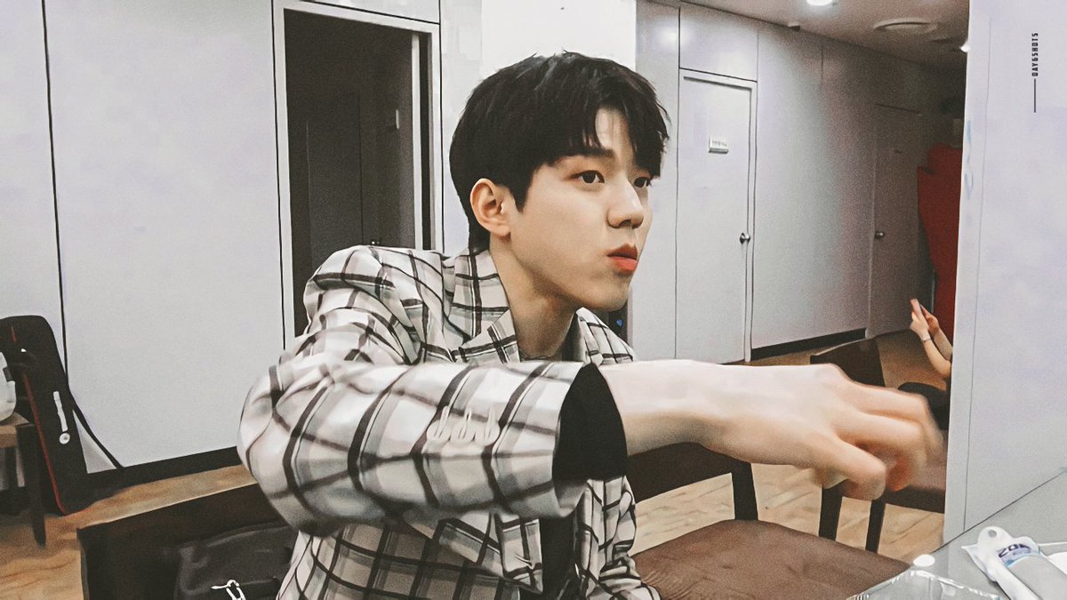 Since it's  @Dw_day6_drummer's birthday here's aDowoon as your boyfriend ; a thread that will steal your heart   #도우니_미역국_묵었슴까 #HAPPY_DOWOON_DAY