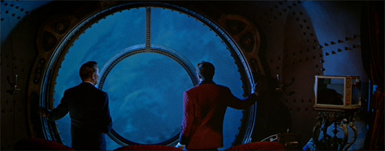 1. 20.000 LEGUAS DE VIAJE SUBMARINO (1954)La CF siempre, siempre hay que empezarla por Julio Verne. Una gran producción de Disney de una historia muy conocida, con estrellas reconocibles, calamares gigantes, focas amistosas y mucha diversión. El calentamiento ideal.