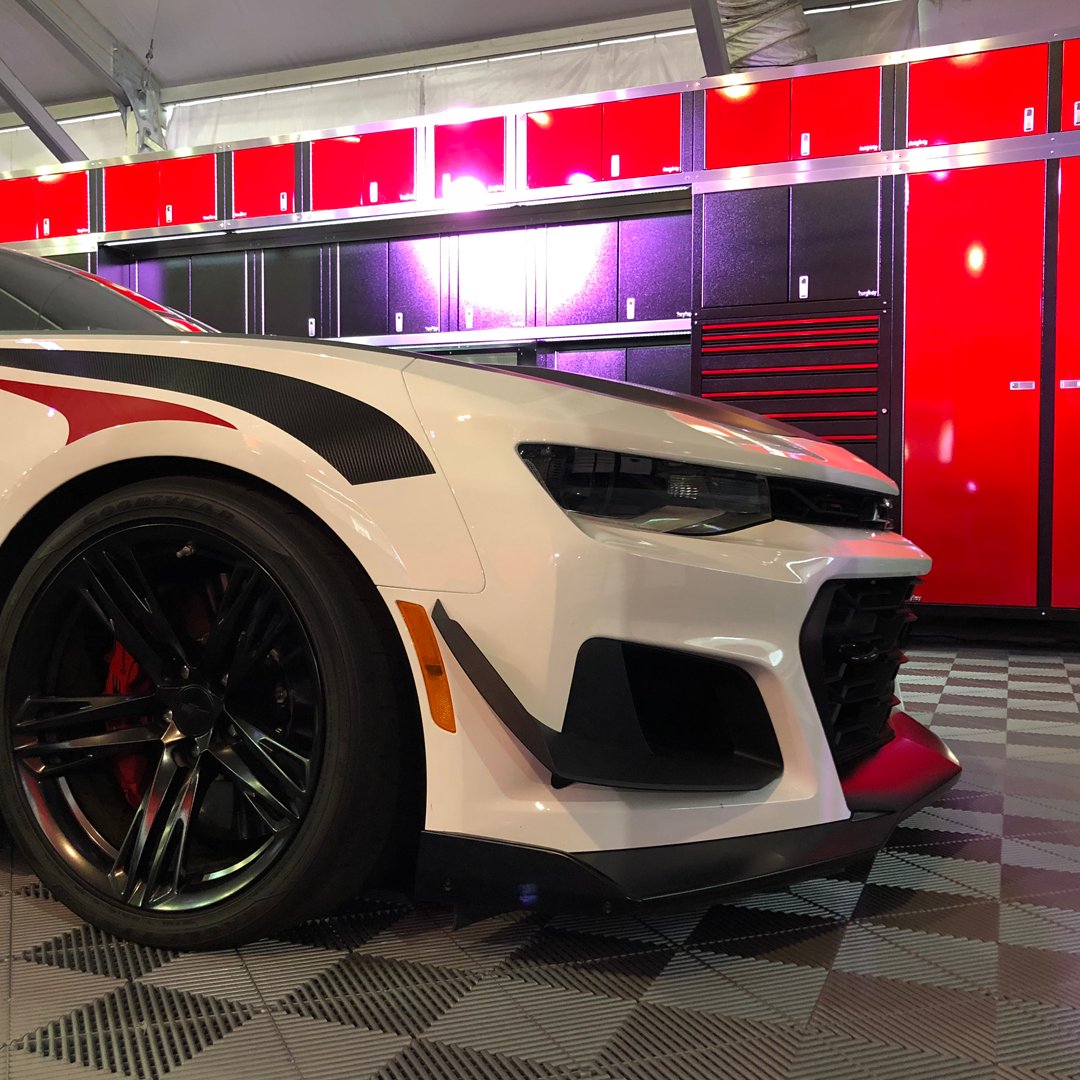Swisstrax's tweet photo. @haleycabinets put together a sharp booth at @barrett_jackson creating a clean space for show shoppers.
.
.
.
#Swisstrax #ModularFloor #EventFlooring  #Ribtrax #PearlGrey https://t.co/QIEuH4jGu7