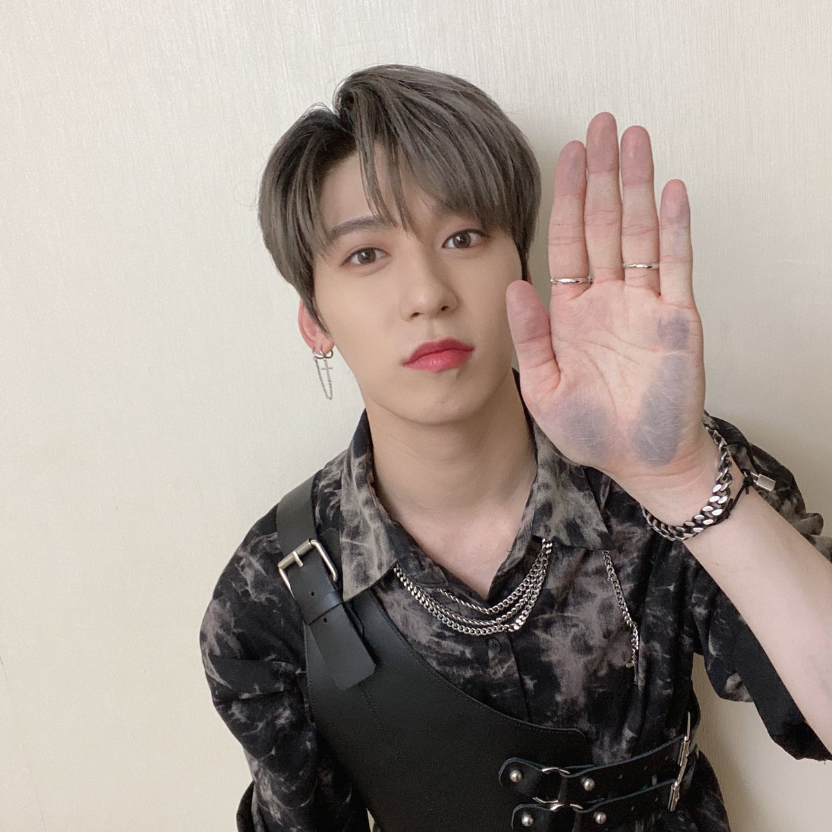 official_ONEUS's tweet photo. [#건희]
건���랑 멘파하고 
놀 달님 여기 모이삼🌝 https://t.co/H7kCEPi20m
